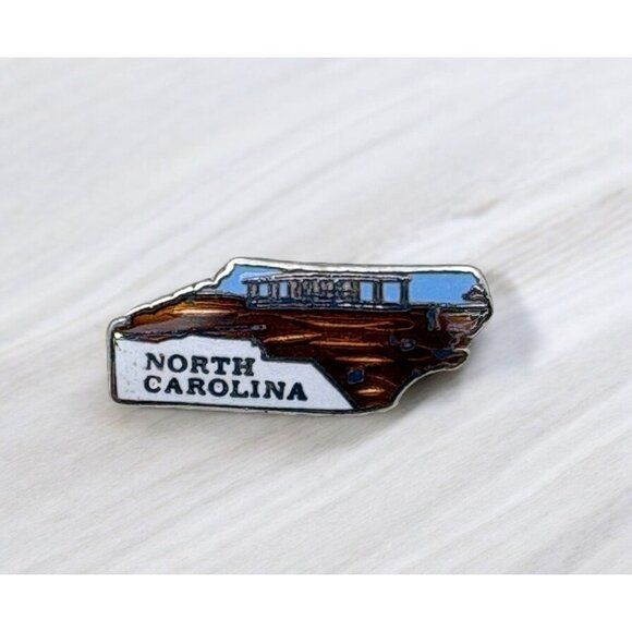 Vintage North Carolina Pin State Map Enamel Lapel Hat Souvenir - Picture 1 of 6